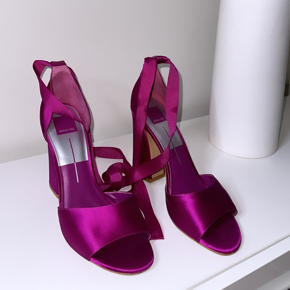 HARVYY MAGENTA SATIN